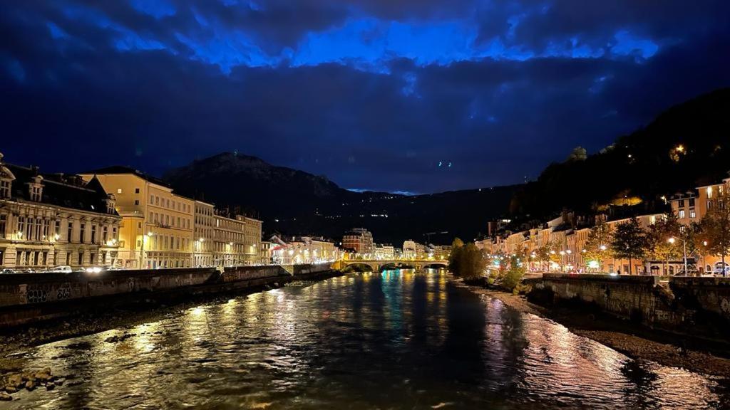Cosy And Calm In Grenoble City Heart With Free And Large Parking Q-Park Chavant Exterior foto